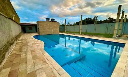Chácara com 4 quartos, piscina e área gourmet em Itanhaém.