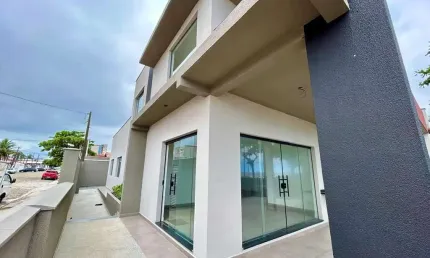 Casa frente mar no Centro de Itanhaém - R$ 1.500.000,00.