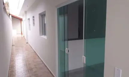 Casa com 2 quartos, piscina e área gourmet em Itanhaém.