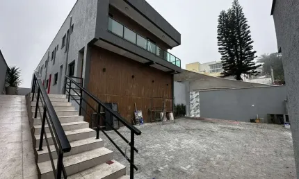 Casa frente mar com 2 quartos, piscina e churrasqueira em Itanhaém.