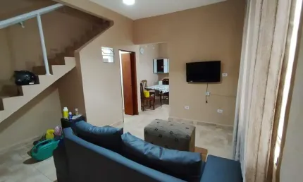 Casa com 4 quartos, jardim e churrasqueira em Itanhaém.