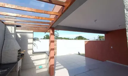 Casa com 2 quartos, piscina e churrasqueira em Itanhaém.