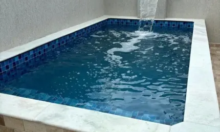 Casa com 2 quartos, piscina e churrasqueira em Itanhaém.