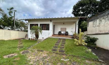 Casa para Venda em Peruíbe, centro, 3 dormitórios, 2 suítes, 1 banheiro, 4 vagas