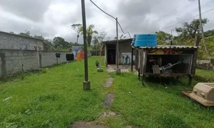 Chácara com 3 quartos e espaço para piscina em itanhaém.