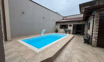 Casa de alto padrão no Centro de Peruíbe - R$ 1.550.000,00.