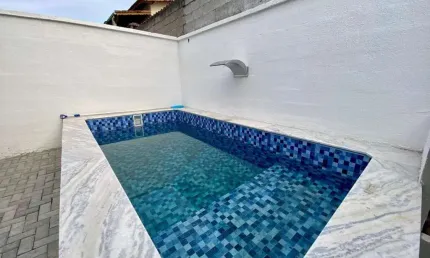 Casa com 2 quartos, piscina e área gourmet em Itanhaém.