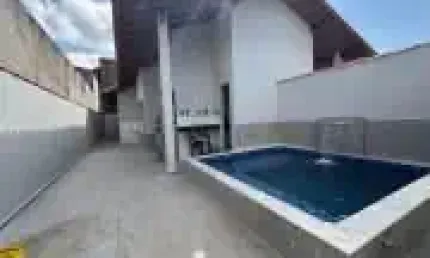 Casa com piscina, 2 quartos e área gourmet em Itanhaém.