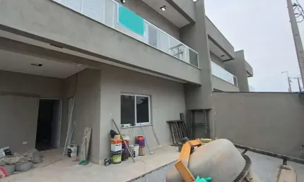 Casa à 50m do mar com piscina e 3 quartos em Itanhaém.