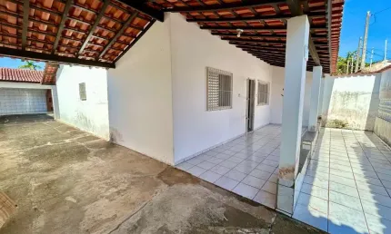 Casa com 2 quartos, área gourmet e edícula em Itanhaém.