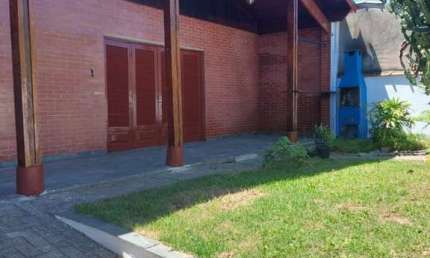 Casa para Venda em Peruíbe, centro, 2 dormitórios, 1 suíte, 3 banheiros, 3 vagas