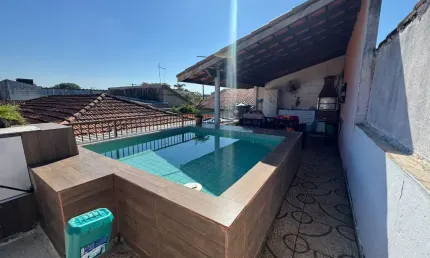 Casa na praia com 3 quartos, piscina e área gourmet em Itanhaém.