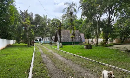 Chácara com 8 quartos, piscina e área gourmet em itanhaém.