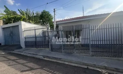 Casa com 2 quartos à venda na Guerino Zalla, 89, Centro, Laranjal Paulista por R$ 490.000