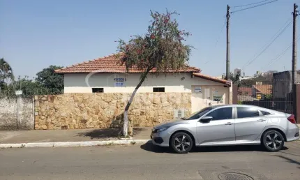 Casa com 3 quartos à venda na Duque de Caxias, 128, Vila Félix, Laranjal Paulista por R$ 350.000