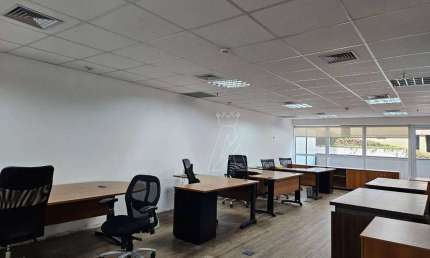 Sala comercial com 1 sala para alugar na Avenida Copacabana, --, Alphaville, Barueri