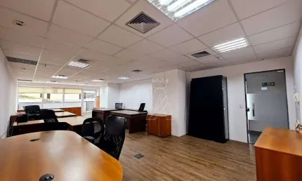 Sala comercial com 1 sala para alugar na Avenida Copacabana, --, Alphaville, Barueri