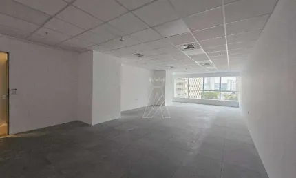 Sala comercial com 1 sala para alugar na Avenida Copacabana, --, Alphaville, Barueri