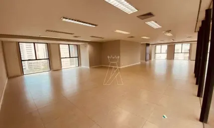 Sala comercial para alugar na Alameda Madeira, 53, Alphaville, Barueri