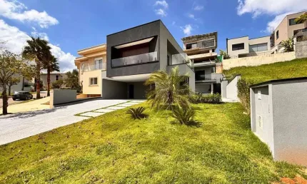 Casa nova, recém construída, com 461 m², 5 suítes no residencial gênesis ii em alphaville- santana de parnaíba- sp