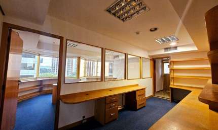 Sala comercial com 1 sala para alugar na Alameda Madeira, 258, Alphaville, Barueri