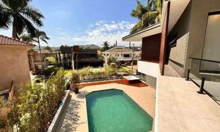 Casa reformada para venda em Alphaville - Residencial Zero