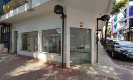 Loja de esquina para locação no centro comercial em Alphaville!!!