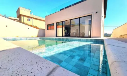 Linda Casa Novinha com 3 suítes, área gourmet completa com piscina - Aceita Permuta!!!