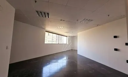 Sala comercial com 1 sala para alugar na Avenida Copacabana, --, Alphaville, Barueri