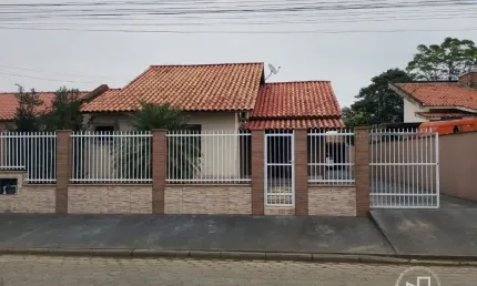 Casa 3 dorms, 1 suíte à venda no bairro oficinas, tubarão/sc