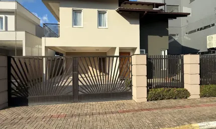 Casa com 2 quartos à venda no Centro, Guaramirim 