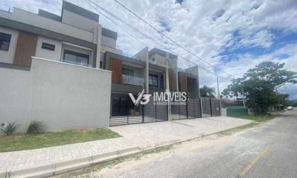Excelente sobrado com 04 dormitórios, com vista para o mar!