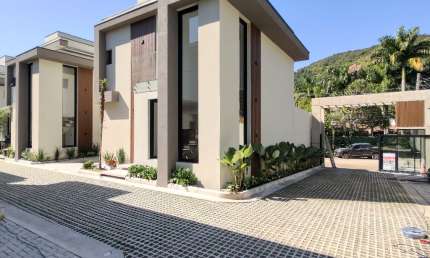 Casa de Condomínio Alto padrão - Piscina privativa - Praia Camburi