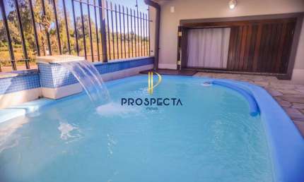 CASA DE 03 DORMITÓRIOS SENDO 01 SUÍTE COM PISCINA AQUECIDA NO BAIRRO DESVIO RIZZ