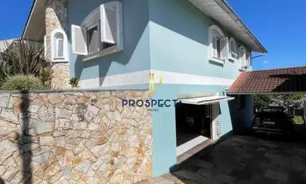 CASA SEMIMOBILIADA COM 3 DORMITÓRIOS SENDO 01 SUÍTE NO BAIRRO COLINA SORRISO EM