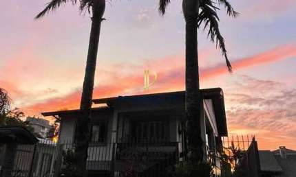 CASA SEMIMOBILIADA COM 04 DORMITÓRIOS NO BAIRRO VILA VERDE EM CAXIAS DO SUL