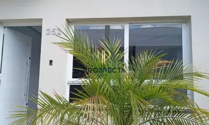 SOBRADO COM ENTRADA INDIVIDUAL COM 03 DORMITÓRIOS SENDO 01 SUÍTE NO BAIRRO SÃO L