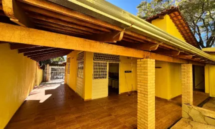 2 casas em um lote mais um lote nos fundos.6 suites! De rua a rua. 720m2, JD Taquaral- Pirenópolis/