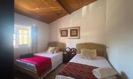 Casa com 5 quartos à venda na Rua Anhanguera, Centro Histórico, Pirenópolis, 560 m2 por R$ 890.000