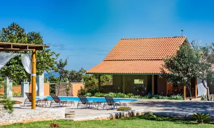 Pousada com área 72.000m2, 5 chalés , casa caseiro e muito mais. Pirenópolis Go
