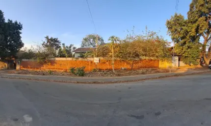 Casa pé direito alto,  2 quartos grandes com 1 suíte , 940m2 de lote, poço, pomar, todo murado. vila oliveira-aparecida de goiânia