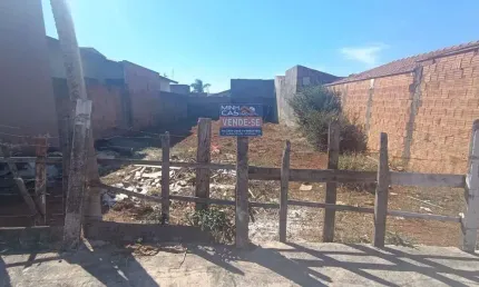 Terreno à venda na Rua Armelindo Baghin, Parque das Árvores, Araras