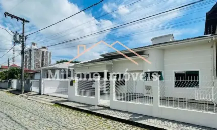Casa 3 dormitórios para Venda em Palhoça, Centro, 3 dormitórios, 1 suíte, 3 banheiros, 5 vagas