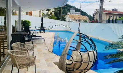 Cobertura duplex cinematográfica em cabeçudas – alto padrão e vista incomparável