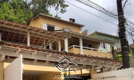 LMPS4829-CASA 4 QUARTOS 2 SUITES TR&#202;S GARAGENS RETIRO PETROPOLIS RJ