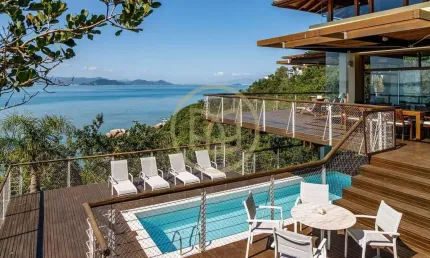 Casa frente mar de alto padrão à venda - Gov. Celso Ramos