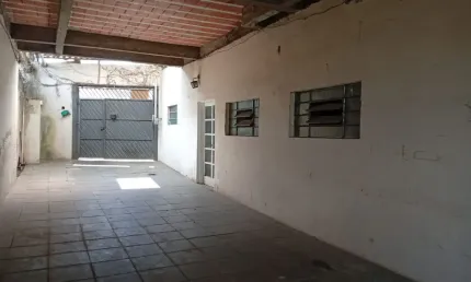 Terreno para venda com  4 Casas e 1 Galpão  647m² e 3 vagas no Jardim Iracema