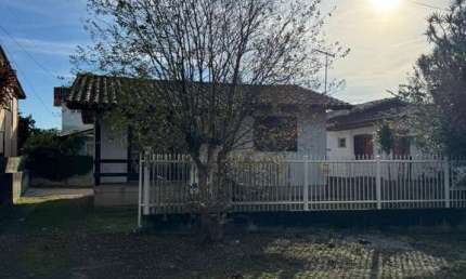 Casa com 2 quartos à venda na Rua Raymundo Pucher, São Luiz, Criciúma