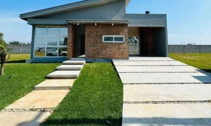 Casa à venda no bairro Centro - Balneário Rincão/SC
