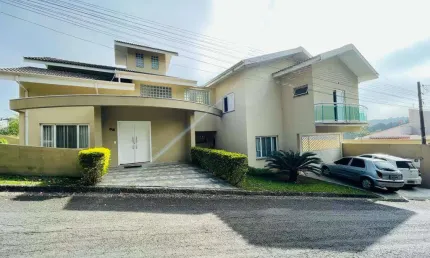 CONDOMÍNIO ARAUCÁRIA - 4 DORMS. (SUÍTE) - 6 VAGAS - AT 580m² - AC 400m² -